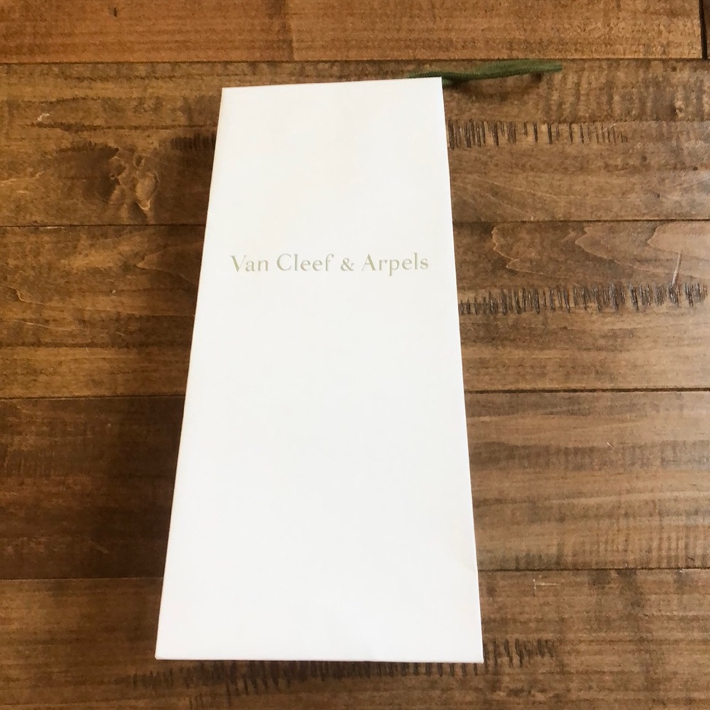 Van Cleef & Arpels paper shopping bag!!